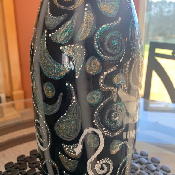 One of a kind hand painted large glass vase. New - Picture 5 of 8